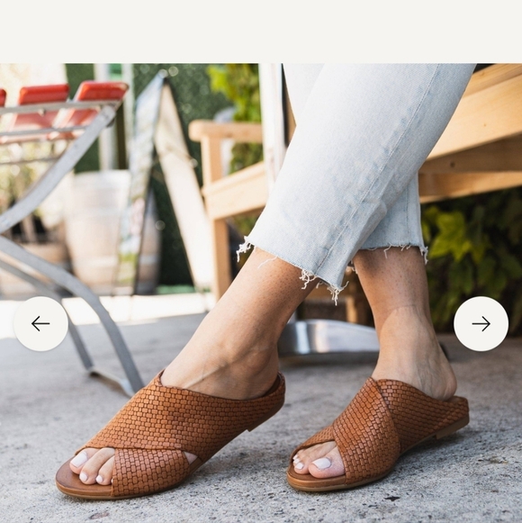 DNA Crossband Sandals In Tan - Picture 2 of 6